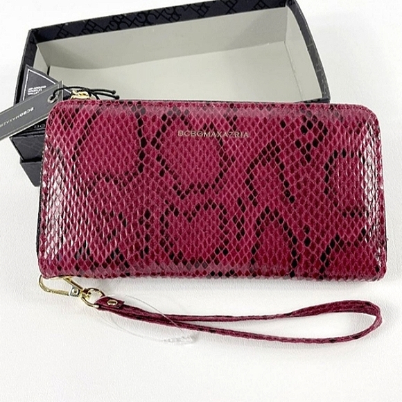 🌺 BCBG MaxAzria Elena Snake Wristlet Wallet NIB! ** - Picture 1 of 8